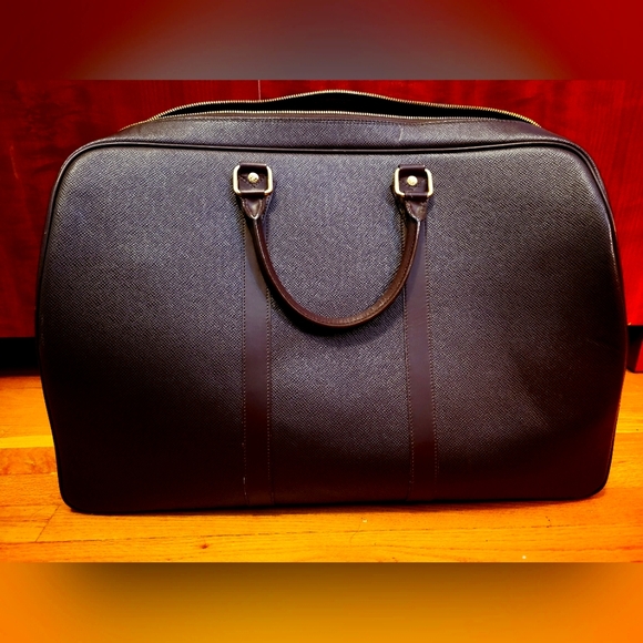 Maroon leather carry on travel bag - Picture 4 of 12